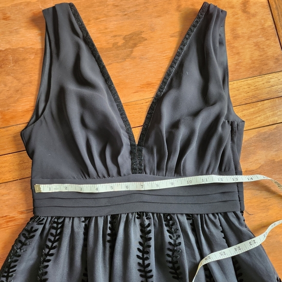 H&M Black Mini Dress with Velvet Floral Details Size 6 - Picture 4 of 8